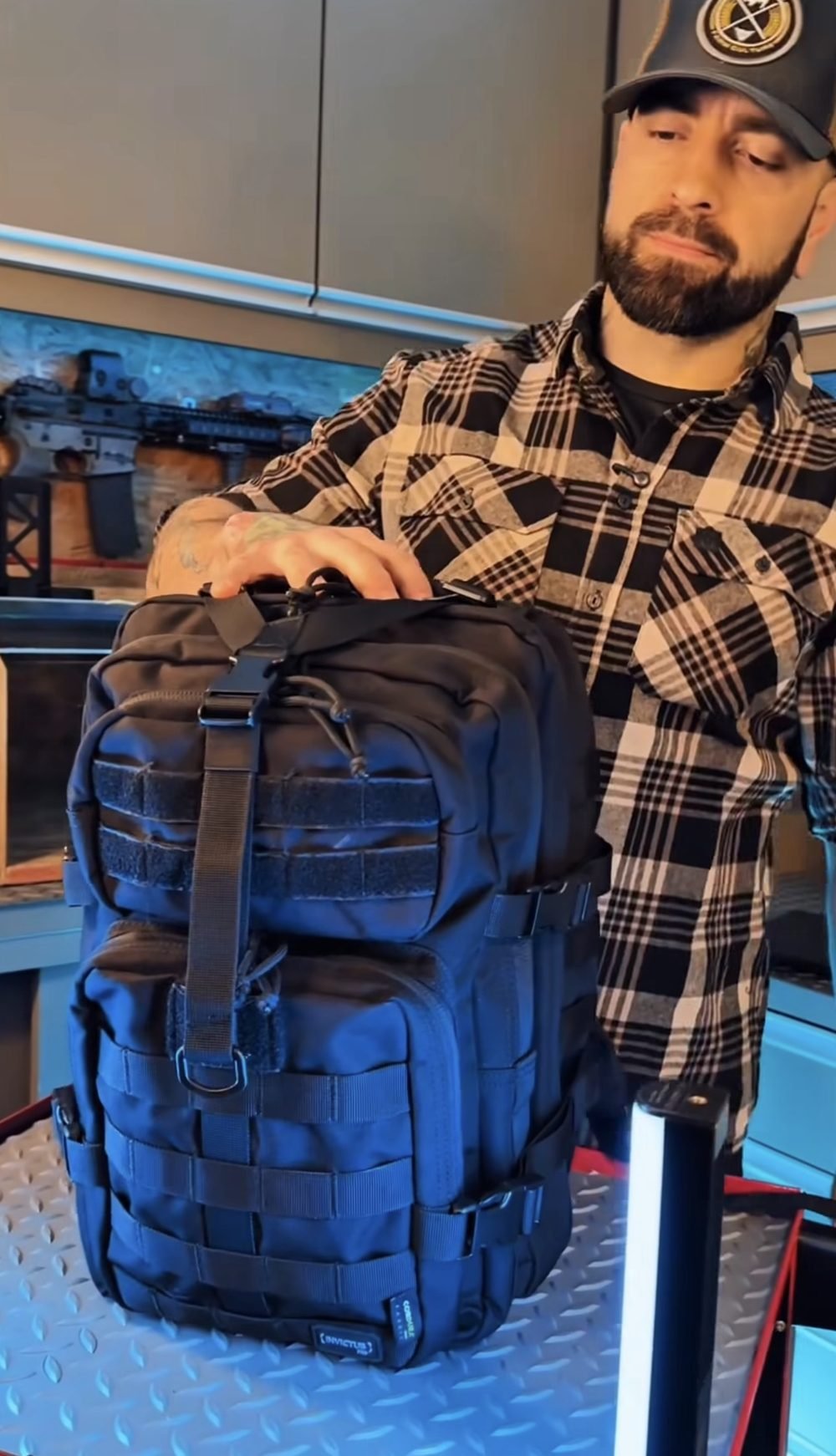 Mochila Assault Urban preta da INVICTUS